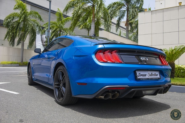 Ford Mustang GT Premium angle 3